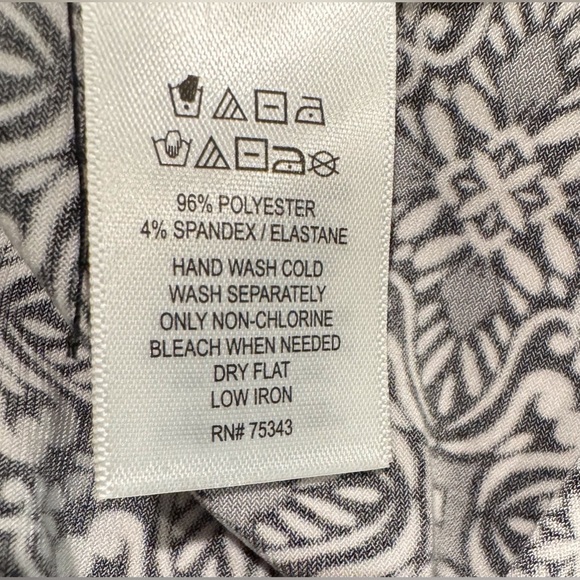 TAHARI—Sz. M, Black, White, Gray, Sleeveless Top w/ Metal Bar Detail @ Necline - Picture 4 of 4